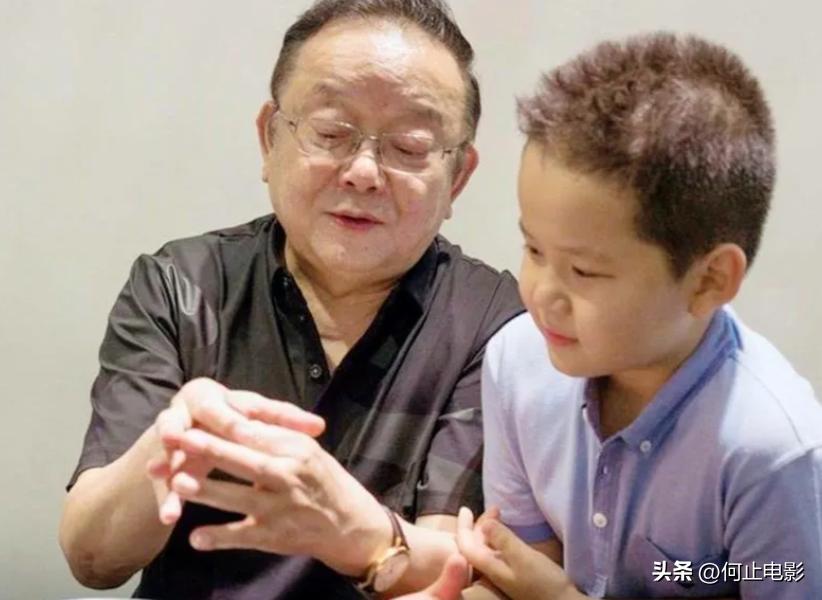 77 岁王刚的晚年：本以为有儿子能安度余生，如今却为养子操劳不停__77 岁王刚的晚年：本以为有儿子能安度余生，如今却为养子操劳不停