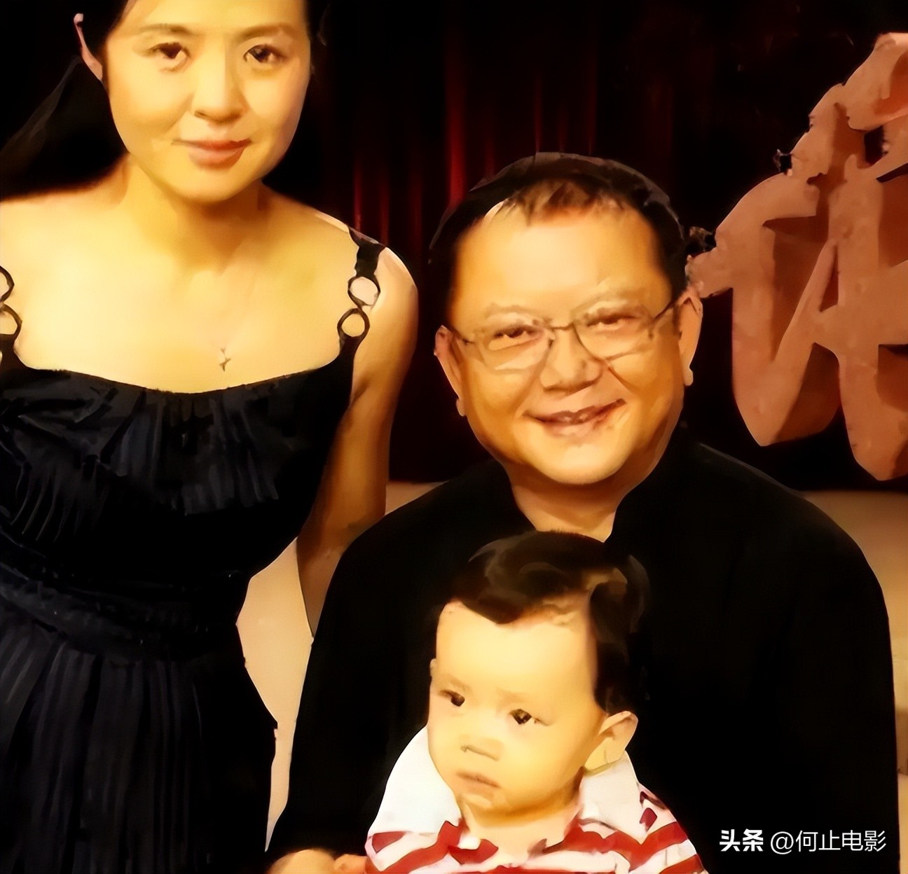 _77 岁王刚的晚年：本以为有儿子能安度余生，如今却为养子操劳不停_77 岁王刚的晚年：本以为有儿子能安度余生，如今却为养子操劳不停