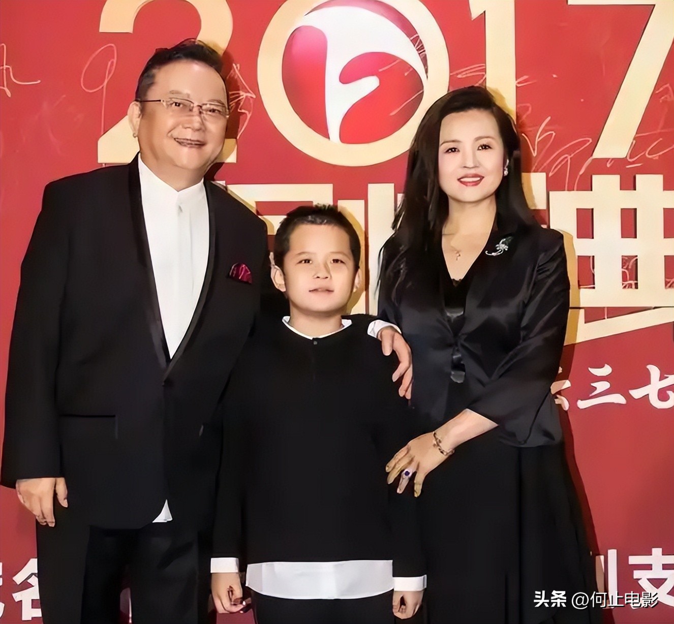 77 岁王刚的晚年：本以为有儿子能安度余生，如今却为养子操劳不停__77 岁王刚的晚年：本以为有儿子能安度余生，如今却为养子操劳不停