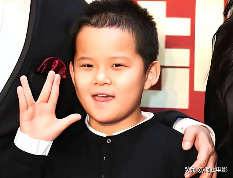 _77 岁王刚的晚年：本以为有儿子能安度余生，如今却为养子操劳不停_77 岁王刚的晚年：本以为有儿子能安度余生，如今却为养子操劳不停