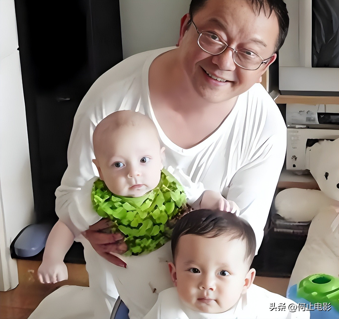 77 岁王刚的晚年：本以为有儿子能安度余生，如今却为养子操劳不停_77 岁王刚的晚年：本以为有儿子能安度余生，如今却为养子操劳不停_