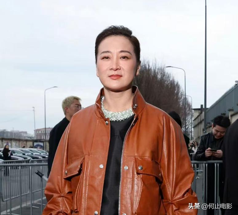 今年春晚和贾玲一起的女的_春晚节目单贾玲_