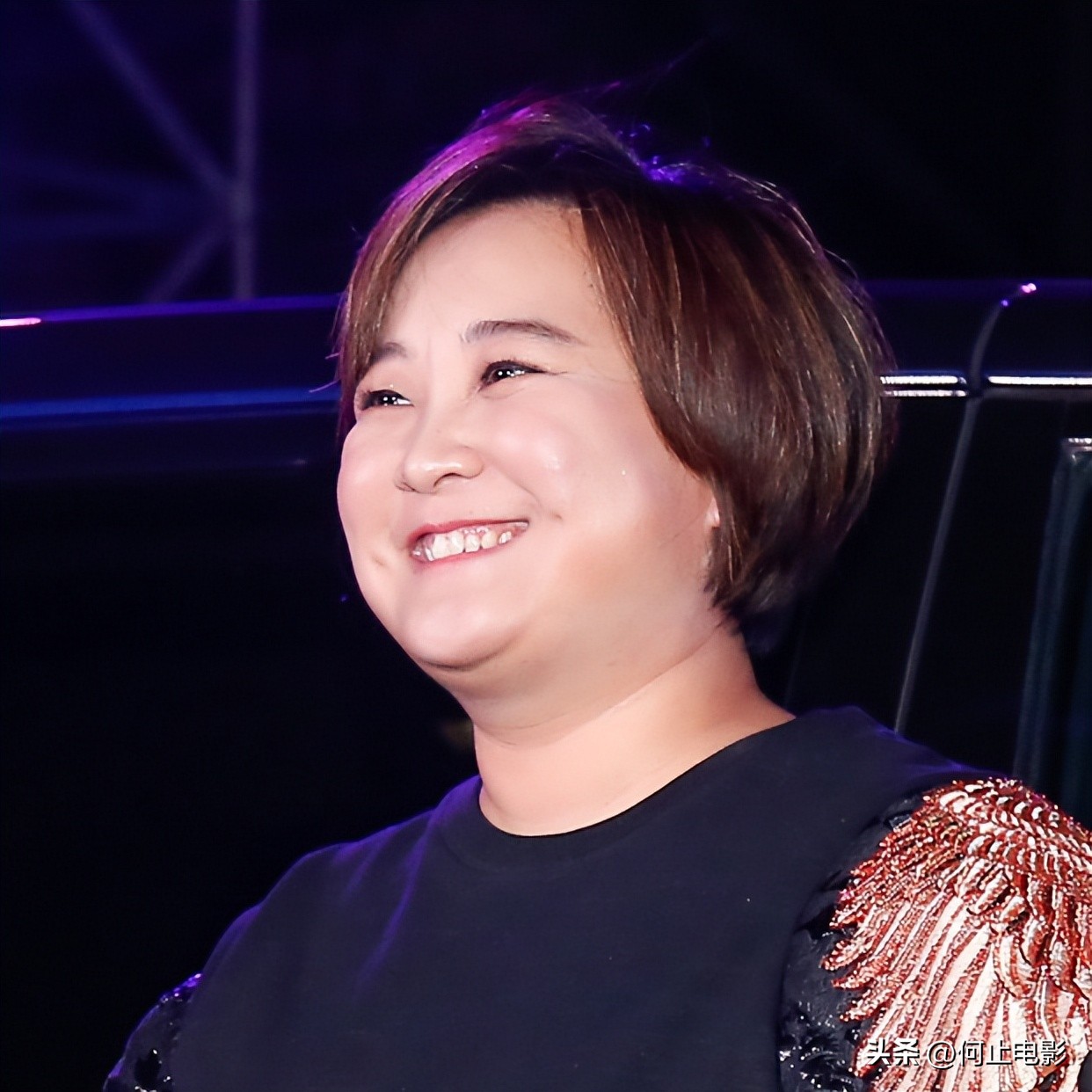 春晚节目单贾玲__今年春晚和贾玲一起的女的