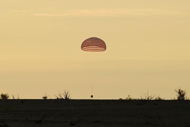 _美国急坏了:中国为什么遮住神舟20的舷窗?有什么不想让人看到?_美国急坏了:中国为什么遮住神舟20的舷窗?有什么不想让人看到?