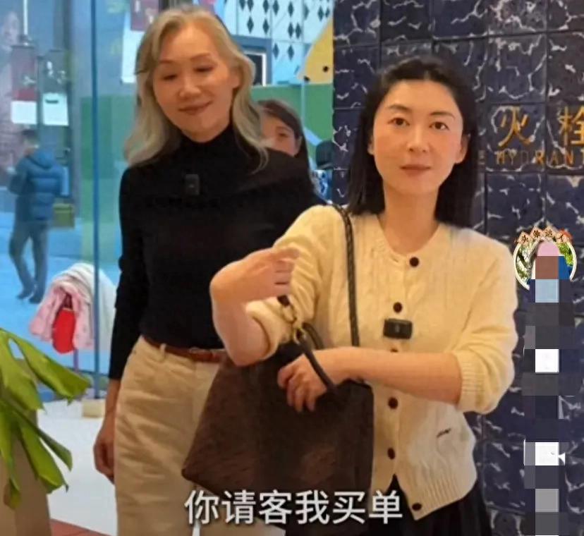 奕姐陪儿媳产检，花臂太抢镜，亲家首次北京 团聚 网友：果然不一般__奕姐陪儿媳产检，花臂太抢镜，亲家首次北京 团聚 网友：果然不一般