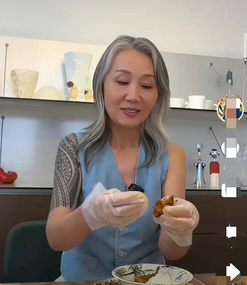 奕姐陪儿媳产检，花臂太抢镜，亲家首次北京 团聚 网友：果然不一般_奕姐陪儿媳产检，花臂太抢镜，亲家首次北京 团聚 网友：果然不一般_