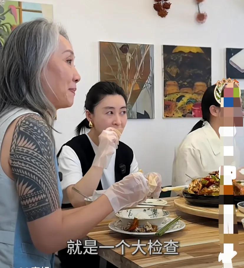 奕姐陪儿媳产检，花臂太抢镜，亲家首次北京 团聚 网友：果然不一般_奕姐陪儿媳产检，花臂太抢镜，亲家首次北京 团聚 网友：果然不一般_