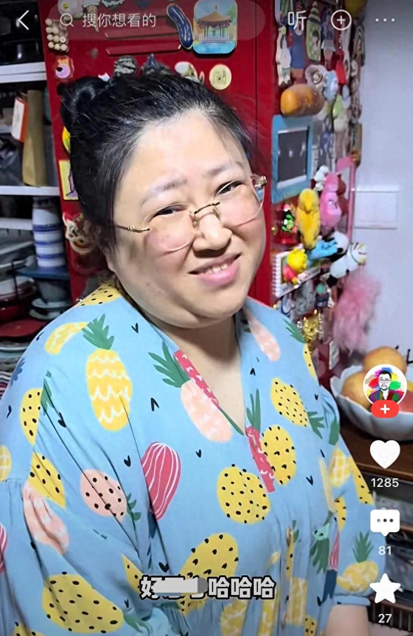 38岁胡老师:200斤,过着老年囤积生活家里堆积如山 ,太可怕了!__38岁胡老师:200斤,过着老年囤积生活家里堆积如山 ,太可怕了!