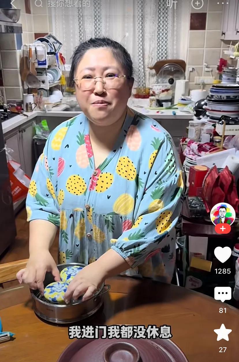 38岁胡老师:200斤,过着老年囤积生活家里堆积如山 ,太可怕了!__38岁胡老师:200斤,过着老年囤积生活家里堆积如山 ,太可怕了!