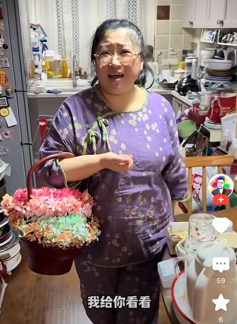 38岁胡老师:200斤,过着老年囤积生活家里堆积如山 ,太可怕了!_38岁胡老师:200斤,过着老年囤积生活家里堆积如山 ,太可怕了!_