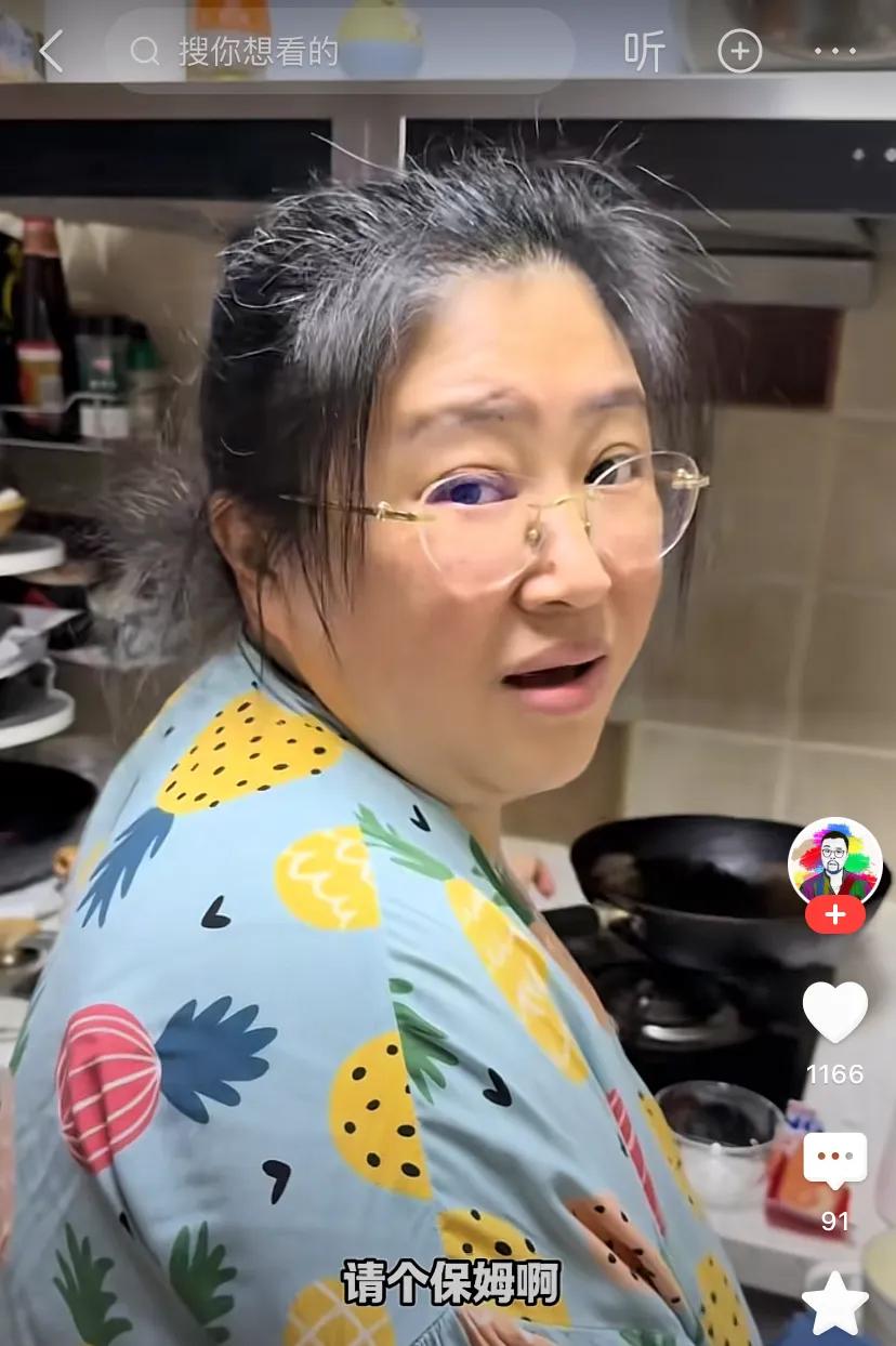 _38岁胡老师:200斤,过着老年囤积生活家里堆积如山 ,太可怕了!_38岁胡老师:200斤,过着老年囤积生活家里堆积如山 ,太可怕了!