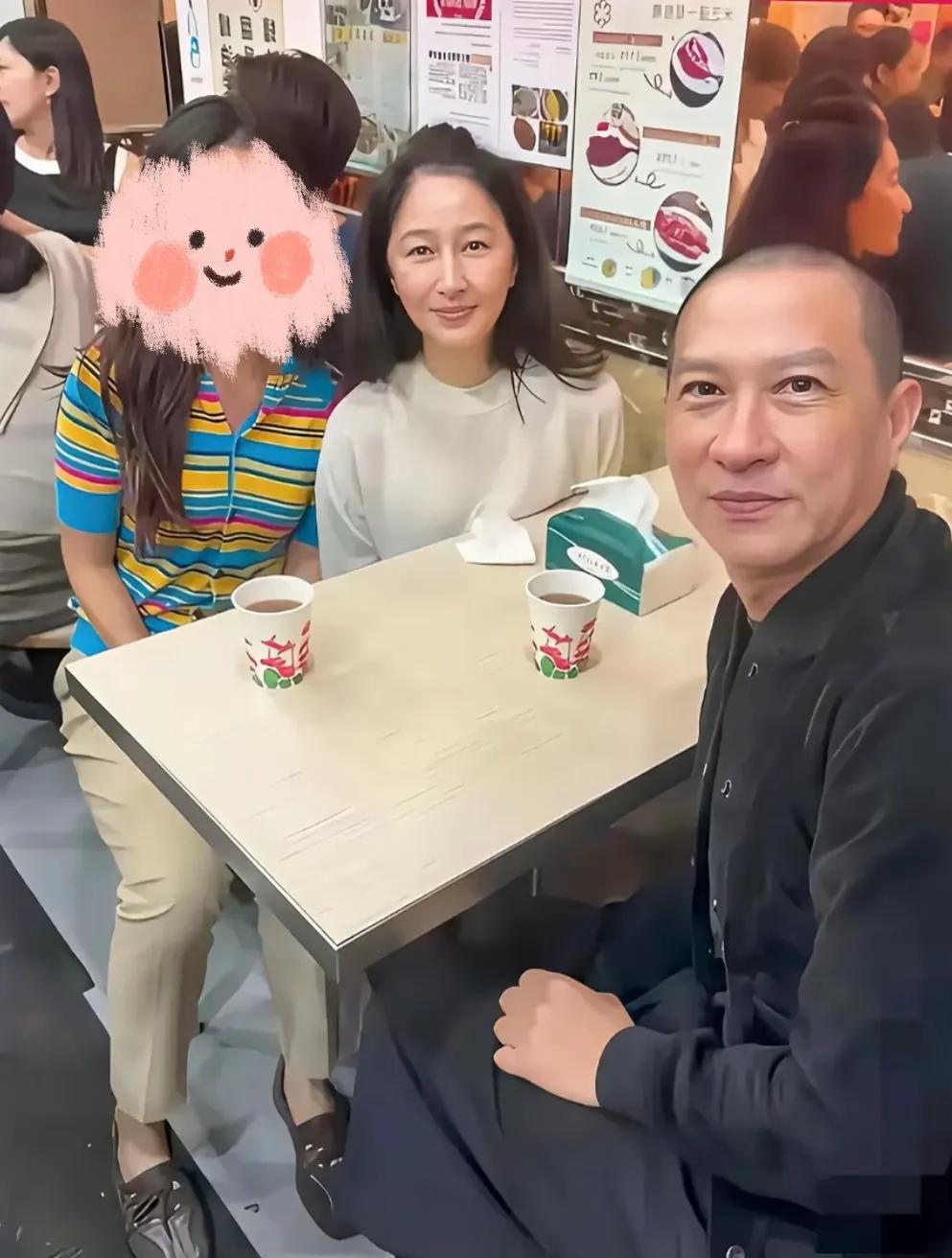 甜蜜风情侣亲子装_形容恩爱很甜蜜的诗句_