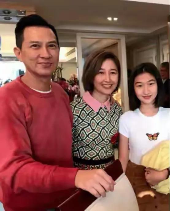 _甜蜜风情侣亲子装_形容恩爱很甜蜜的诗句