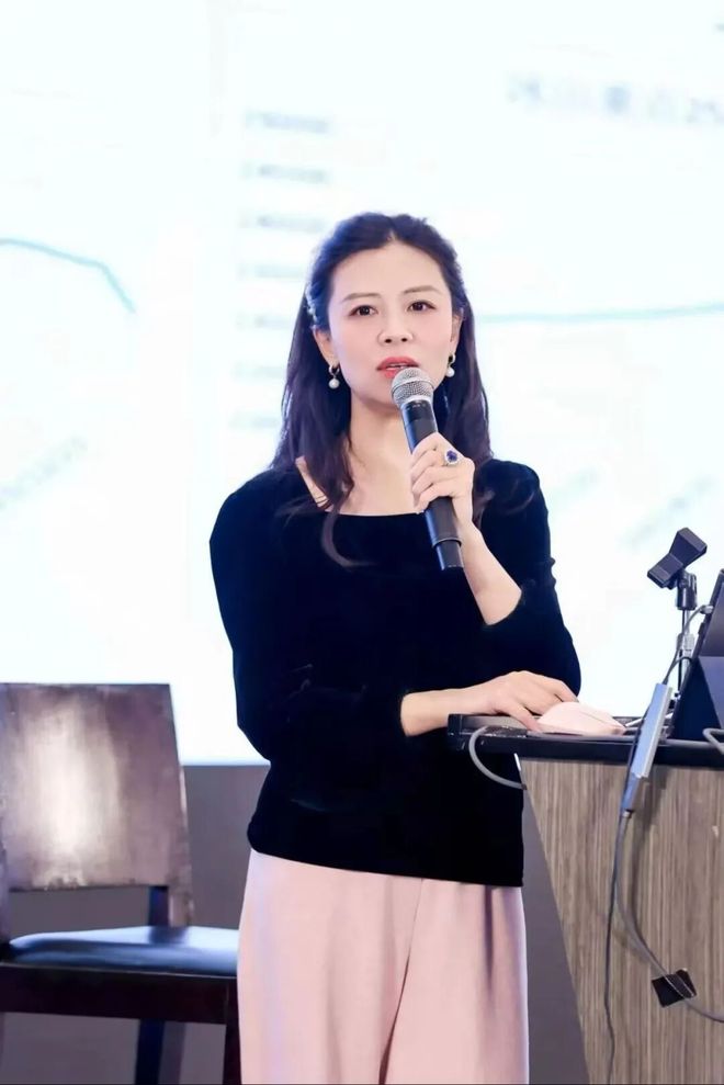 _“私募魔女”12888元投资课开始了！小红书才被封_“私募魔女”12888元投资课开始了！小红书才被封