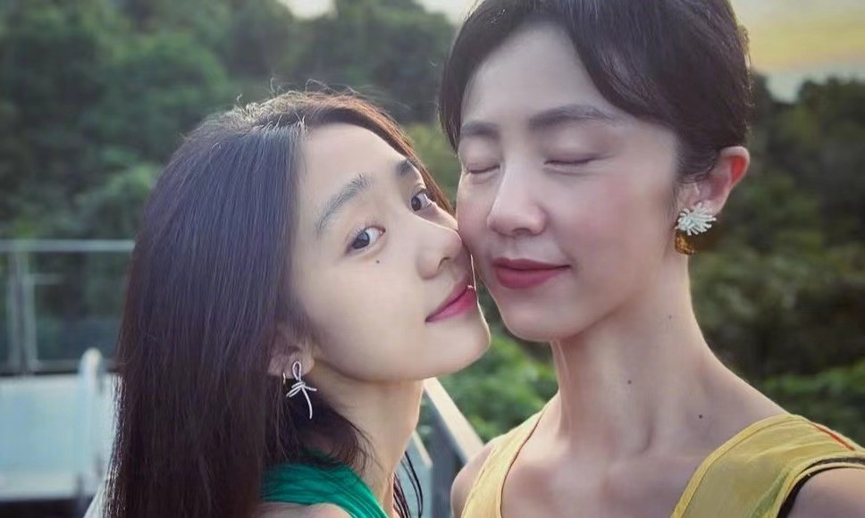 _遗传得真好,已经18岁的黄多多打扮成熟,与妈妈一样一见误终身_遗传得真好,已经18岁的黄多多打扮成熟,与妈妈一样一见误终身