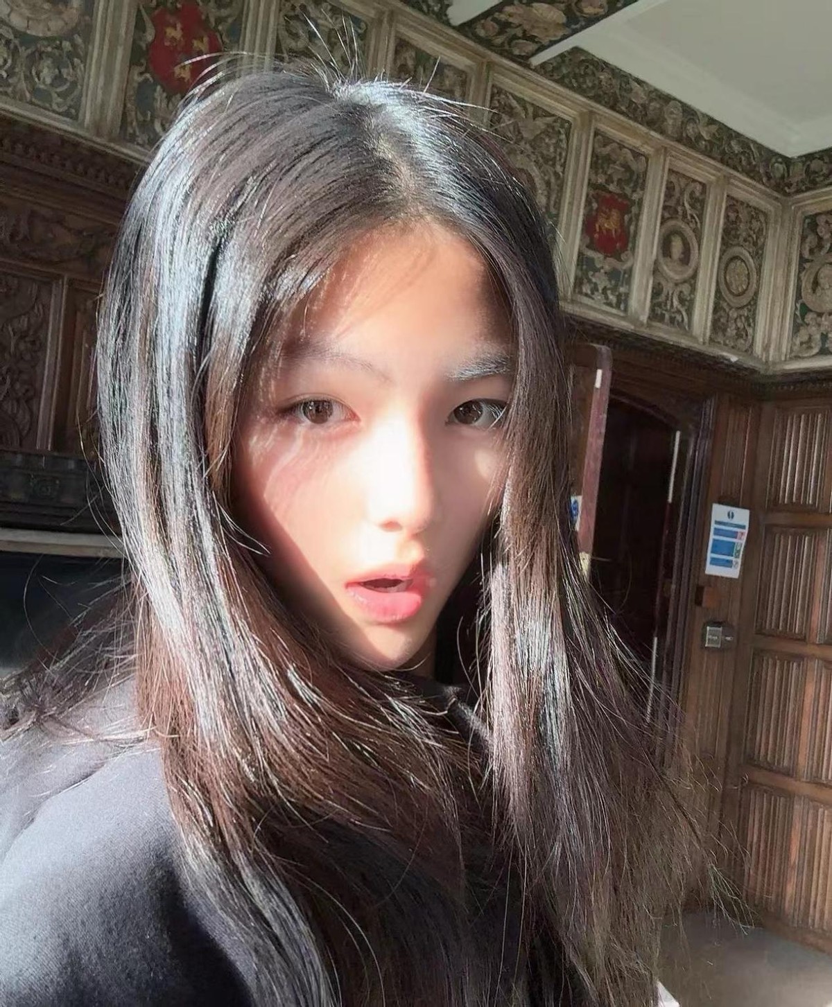 遗传得真好,已经18岁的黄多多打扮成熟,与妈妈一样一见误终身__遗传得真好,已经18岁的黄多多打扮成熟,与妈妈一样一见误终身