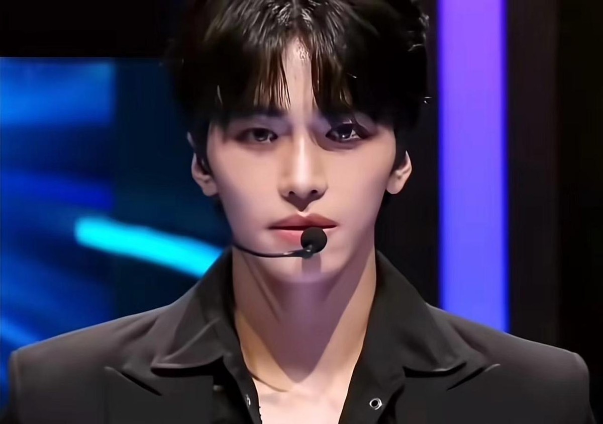 遗传得真好,已经18岁的黄多多打扮成熟,与妈妈一样一见误终身_遗传得真好,已经18岁的黄多多打扮成熟,与妈妈一样一见误终身_