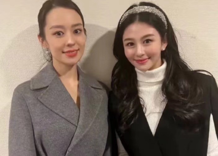 _遗传得真好,已经18岁的黄多多打扮成熟,与妈妈一样一见误终身_遗传得真好,已经18岁的黄多多打扮成熟,与妈妈一样一见误终身