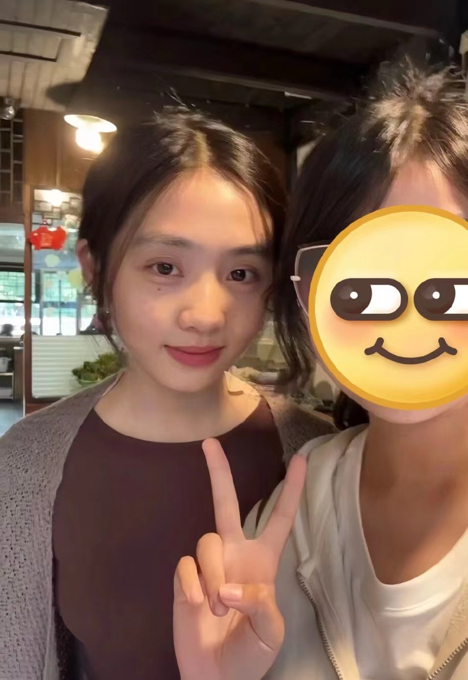 _遗传得真好,已经18岁的黄多多打扮成熟,与妈妈一样一见误终身_遗传得真好,已经18岁的黄多多打扮成熟,与妈妈一样一见误终身