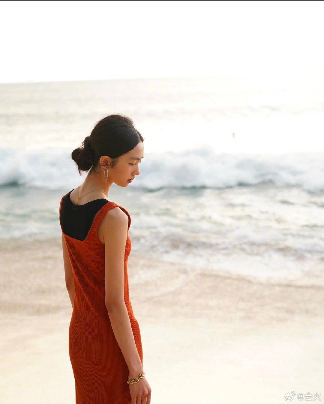 遗传得真好,已经18岁的黄多多打扮成熟,与妈妈一样一见误终身_遗传得真好,已经18岁的黄多多打扮成熟,与妈妈一样一见误终身_