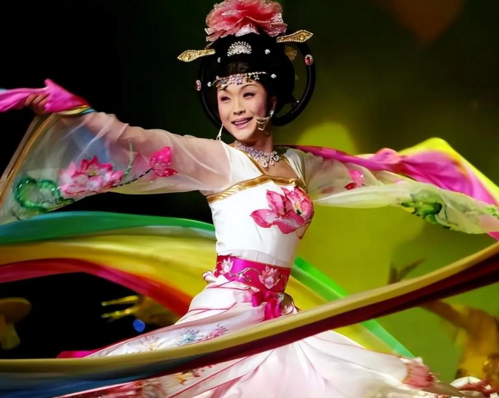 一把好牌打得稀烂！47岁“跳梁小丑”李玉刚，口碑彻底反转了？_一把好牌打得稀烂！47岁“跳梁小丑”李玉刚，口碑彻底反转了？_