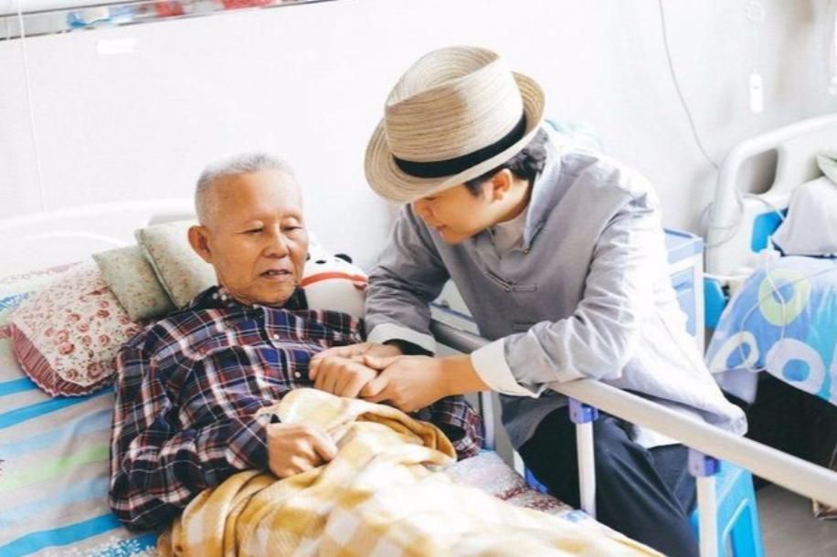 一把好牌打得稀烂！47岁“跳梁小丑”李玉刚，口碑彻底反转了？__一把好牌打得稀烂！47岁“跳梁小丑”李玉刚，口碑彻底反转了？