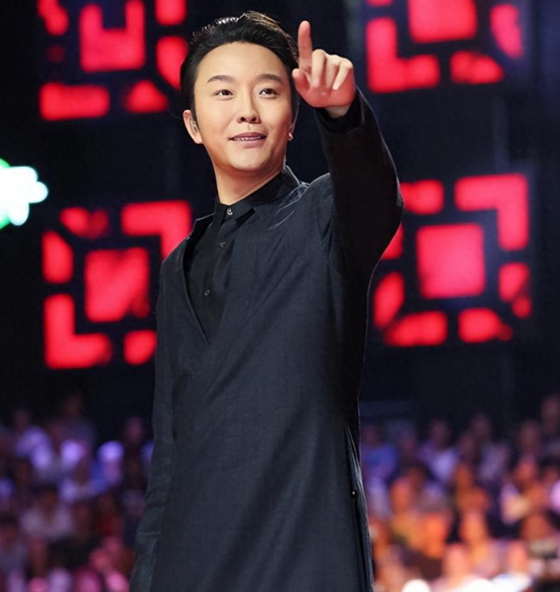 _一把好牌打得稀烂！47岁“跳梁小丑”李玉刚，口碑彻底反转了？_一把好牌打得稀烂！47岁“跳梁小丑”李玉刚，口碑彻底反转了？