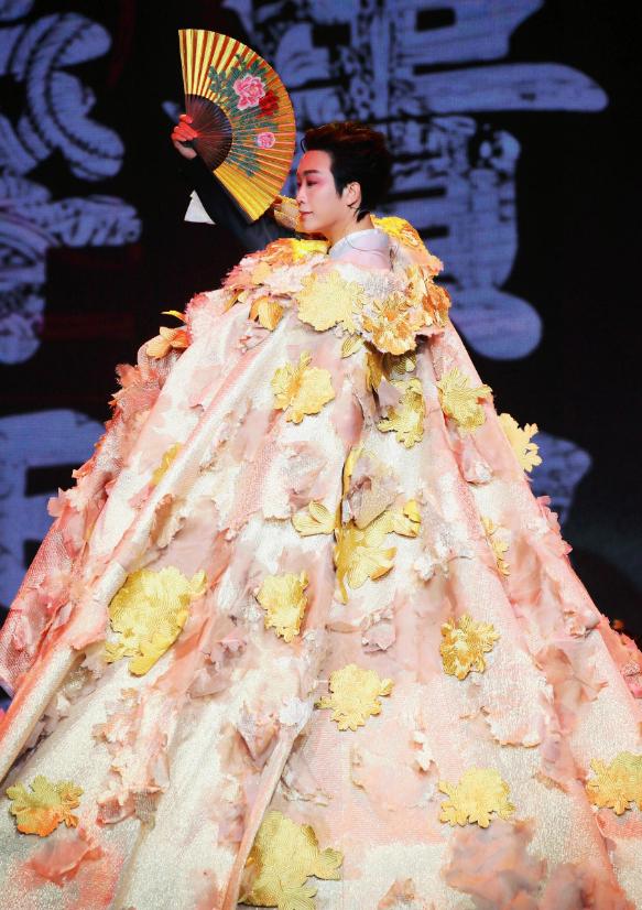 一把好牌打得稀烂！47岁“跳梁小丑”李玉刚，口碑彻底反转了？_一把好牌打得稀烂！47岁“跳梁小丑”李玉刚，口碑彻底反转了？_