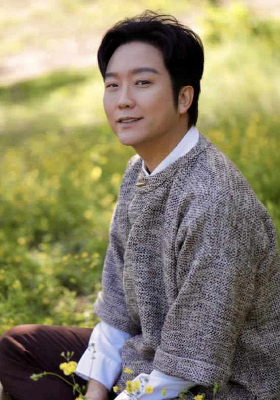 _一把好牌打得稀烂！47岁“跳梁小丑”李玉刚，口碑彻底反转了？_一把好牌打得稀烂！47岁“跳梁小丑”李玉刚，口碑彻底反转了？