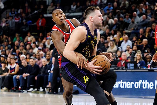 湖人后卫线__湖人后面的比赛