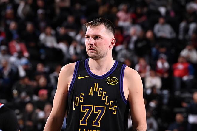 湖人后面的比赛_湖人后卫线_