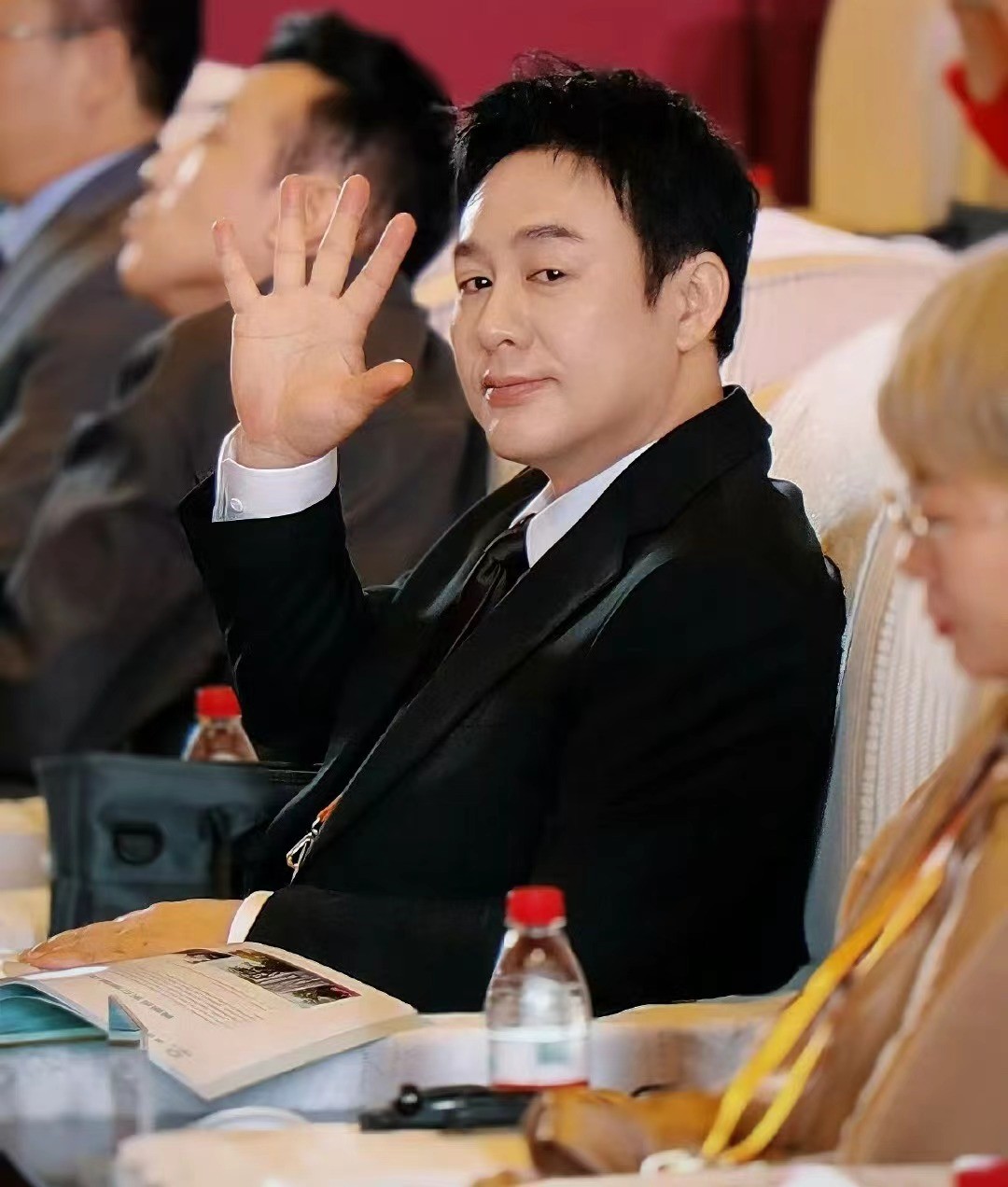 _一夜之间全是恶评,这顶流男星得罪了谁_一夜之间全是恶评,这顶流男星得罪了谁