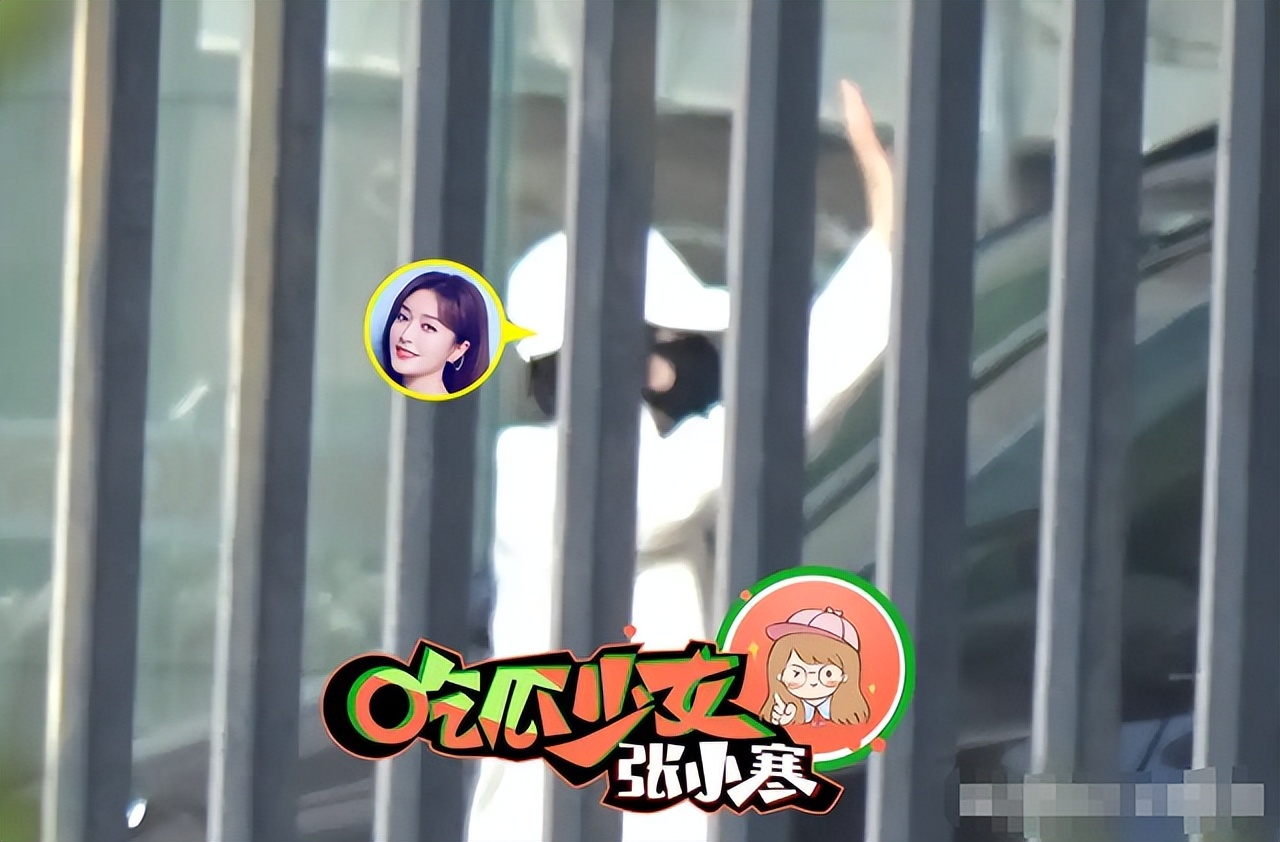 _没分手？魏大勋乘坐秦岚座驾夜宿女友香闺，开密码锁驾轻就熟_没分手？魏大勋乘坐秦岚座驾夜宿女友香闺，开密码锁驾轻就熟