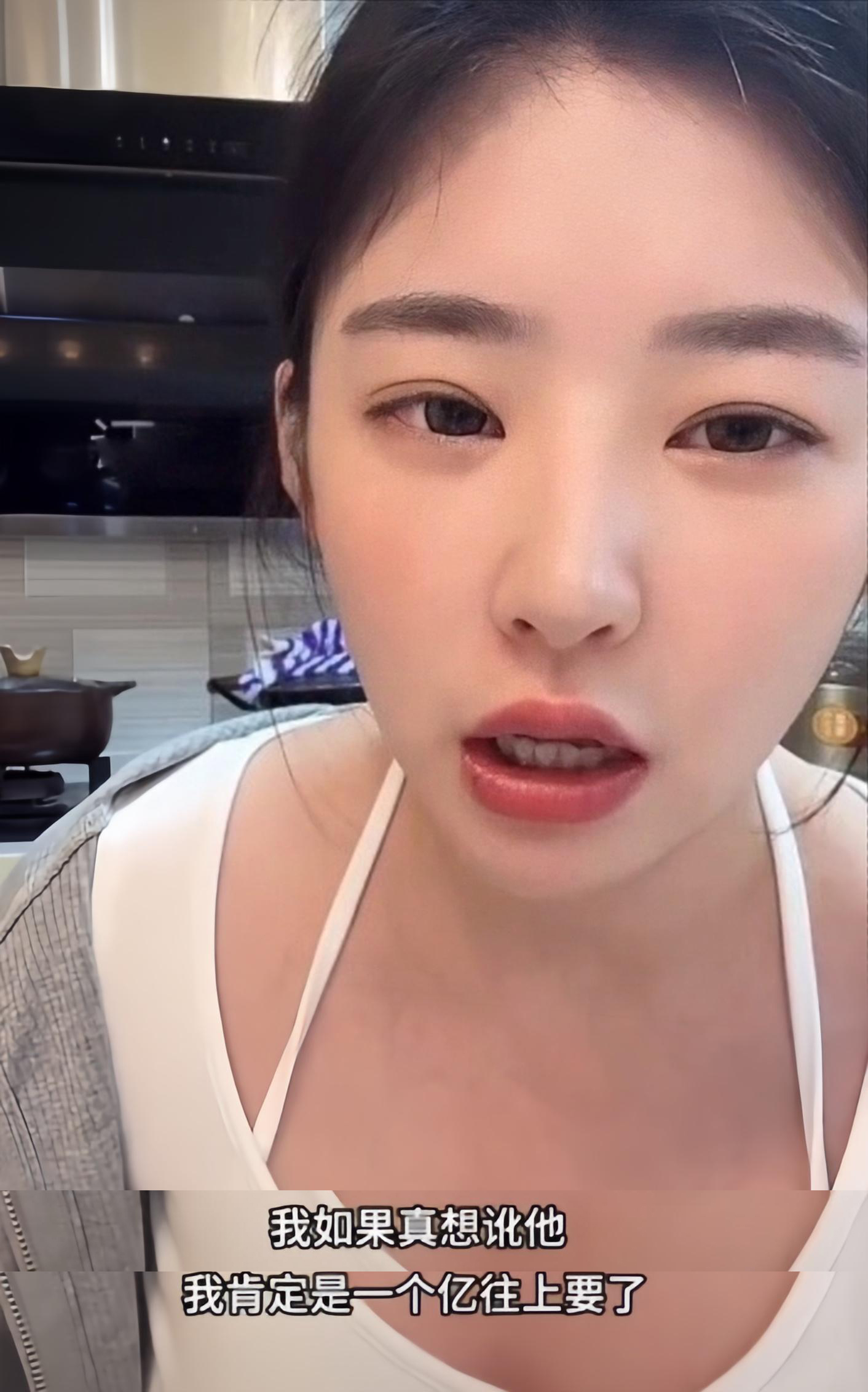 _王思聪私生女迎2岁生日，孩子妈豪送188平江景房，闪闪地包天明显_王思聪私生女迎2岁生日，孩子妈豪送188平江景房，闪闪地包天明显