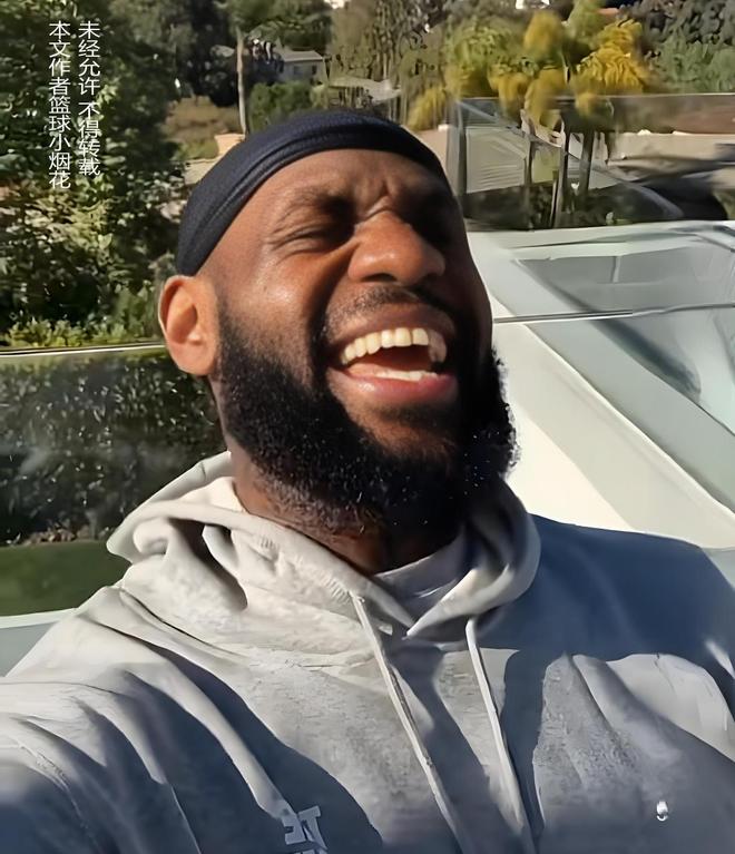 篮球人物詹姆斯三__詹姆斯三件球衣