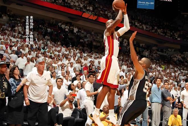 詹姆斯三件球衣_篮球人物詹姆斯三_