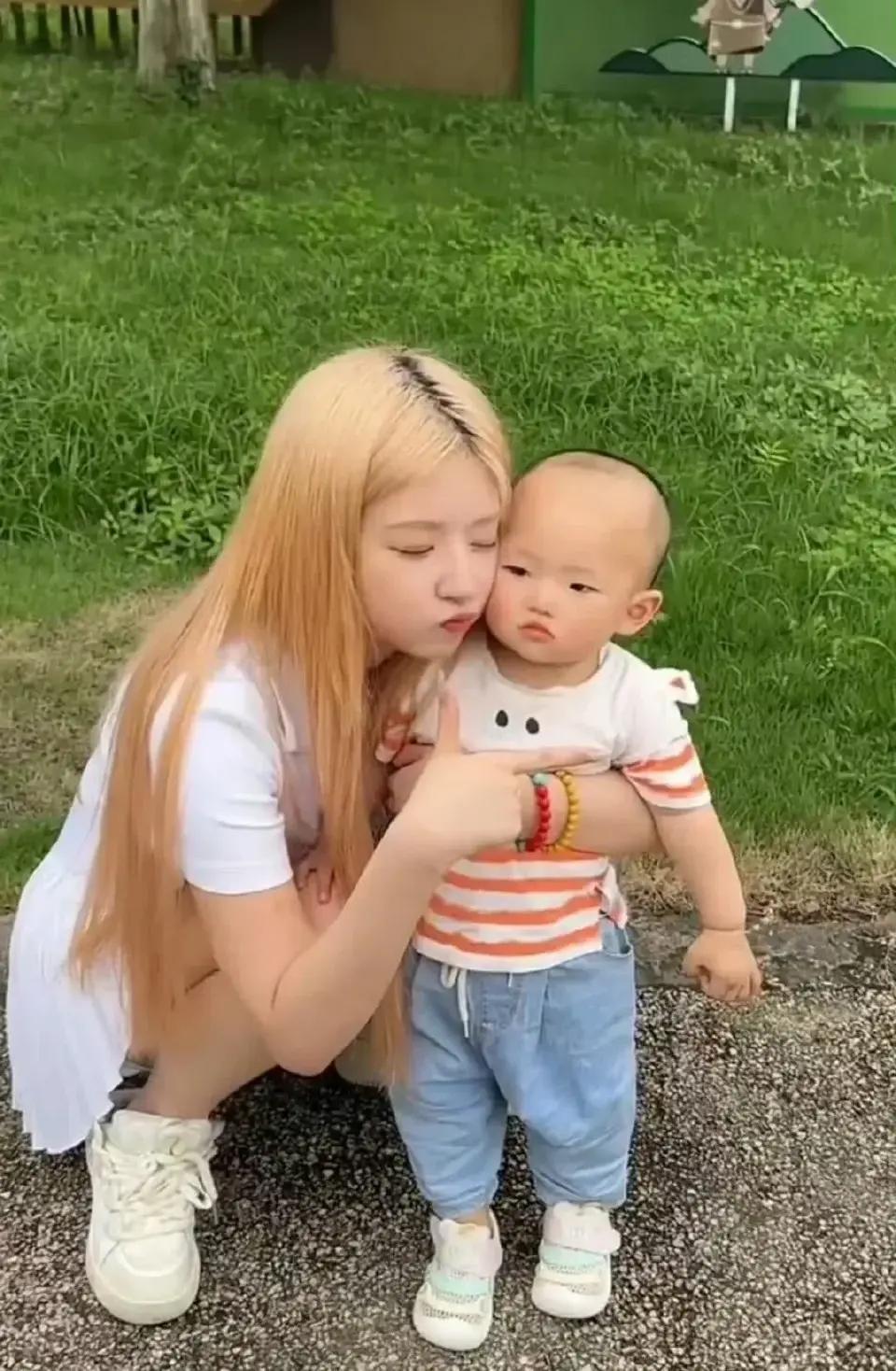 懒懒下岗？王思聪撇小15岁女友约仨妹子东京吃烤肉，人均消费1400_懒懒下岗？王思聪撇小15岁女友约仨妹子东京吃烤肉，人均消费1400_