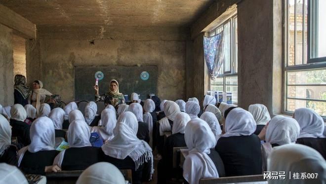 阿富汗中学生__重返阿富汗响彻美国