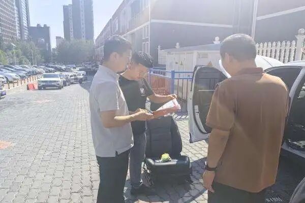 人保财险鄂尔多斯分公司邀请首位理赔服务体验官全程参与“8.18水淹车”定损流程