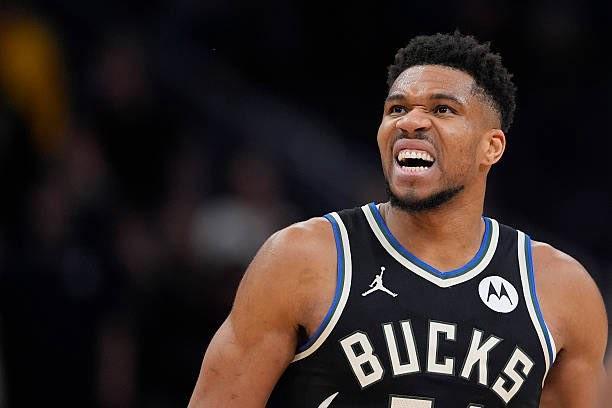 字母哥打过雄鹿__字母哥和雄鹿签约了吗