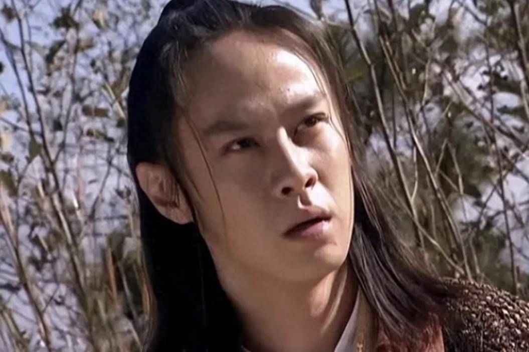 梁洛施携大8岁导演男友觅食，为爱定居北京，仨子已认可准继父__梁洛施携大8岁导演男友觅食，为爱定居北京，仨子已认可准继父