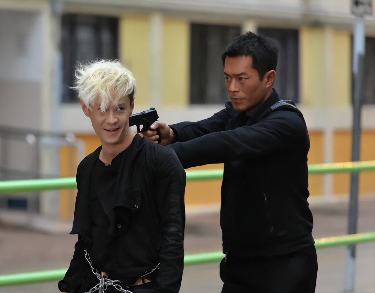 _梁洛施携大8岁导演男友觅食，为爱定居北京，仨子已认可准继父_梁洛施携大8岁导演男友觅食，为爱定居北京，仨子已认可准继父