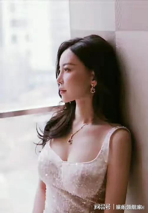 什么身材适合吊带裙__wen裙