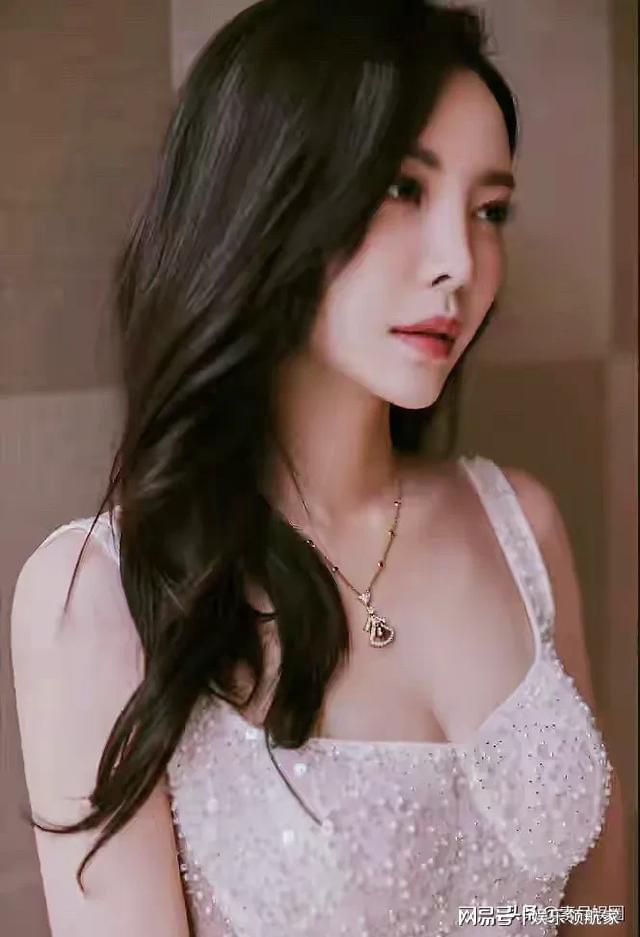 什么身材适合吊带裙_wen裙_