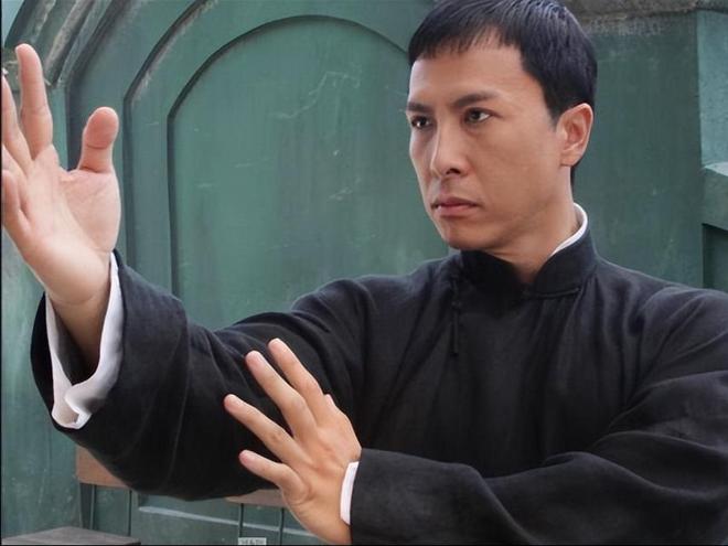 成龙李连杰同台演出__成龙李连杰甄子丹合作电影