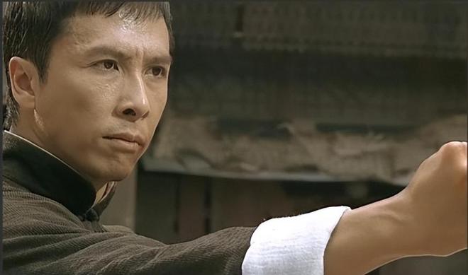 成龙李连杰同台演出_成龙李连杰甄子丹合作电影_