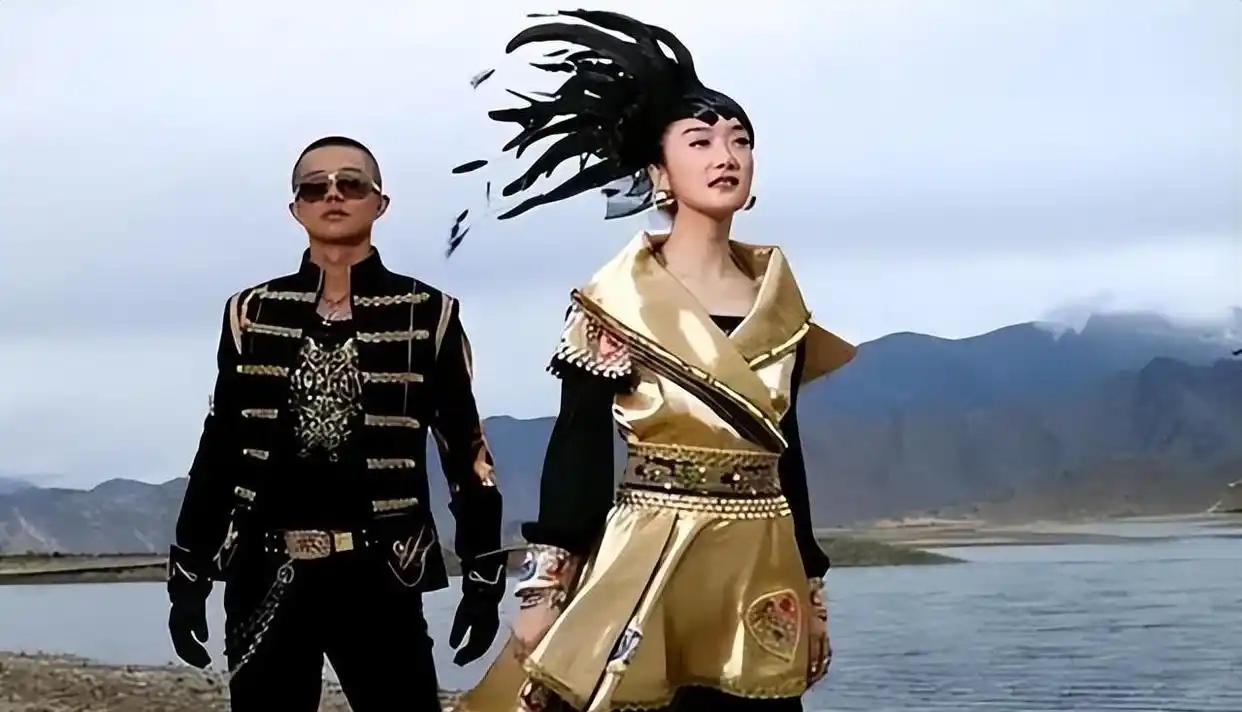 _曾毅被"封杀"7个月后,凤凰传奇再度复出,玲花找的靠山没人敢动_曾毅被"封杀"7个月后,凤凰传奇再度复出,玲花找的靠山没人敢动