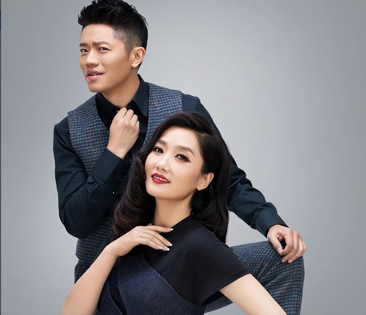 曾毅被"封杀"7个月后,凤凰传奇再度复出,玲花找的靠山没人敢动_曾毅被"封杀"7个月后,凤凰传奇再度复出,玲花找的靠山没人敢动_