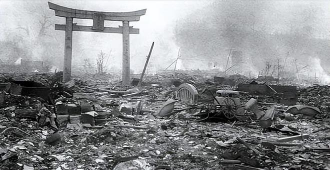 原子弹炸后百年内寸草不生，今广岛却住满了人，看看专家怎么说？__原子弹炸后百年内寸草不生，今广岛却住满了人，看看专家怎么说？