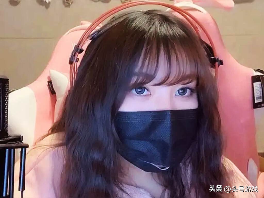 小团团时隔2年更新视频,疑似为复出做准备,网友:这次露脸直播__小团团时隔2年更新视频,疑似为复出做准备,网友:这次露脸直播